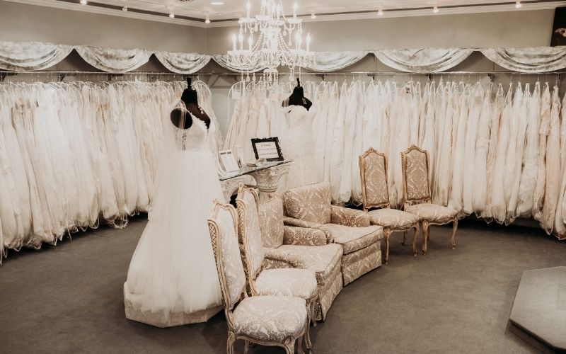 Kết hợp phòng trưng bày và khu ngồi chờ phong cách Tân cổ điển