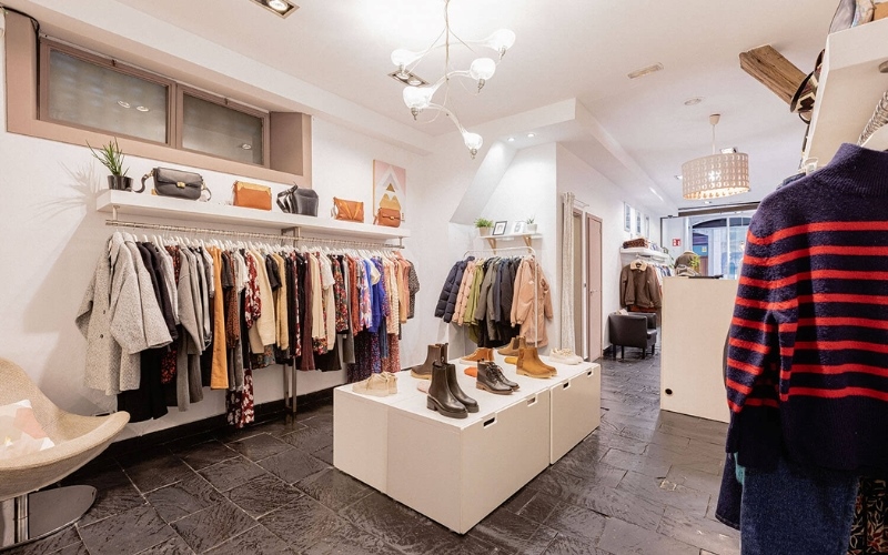 Không gian nhỏ ấm áp của shop thời trang thu đông