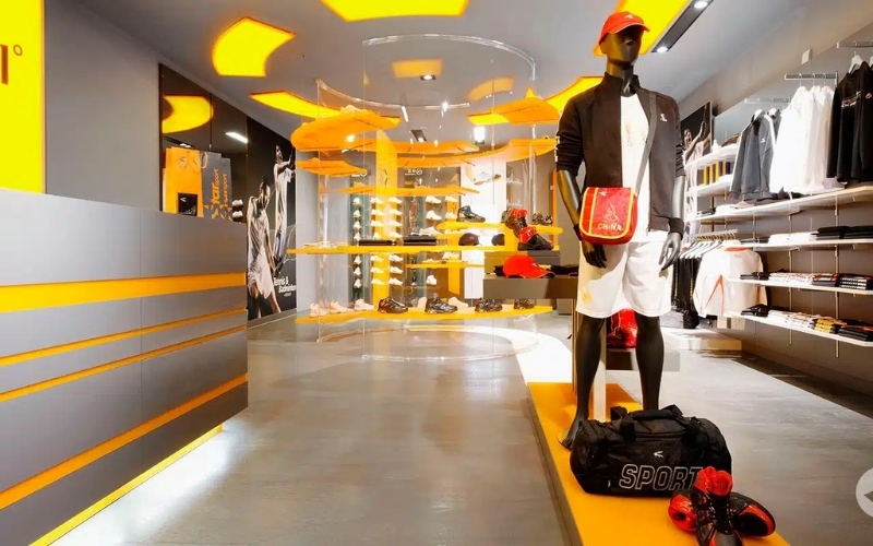 Mẫu thiết kế shop quần áo nam phong cách thể thao