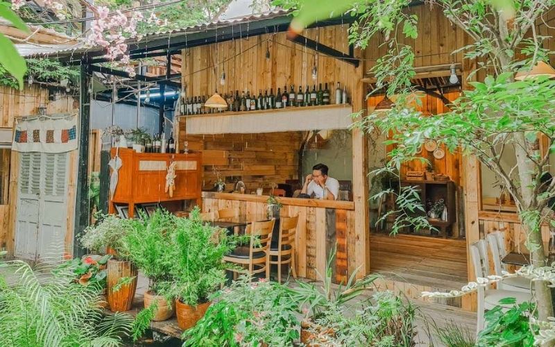 Quán trà sữa nhỏ xinh kiểu sân vườn tạo sự gần gũi với thiên nhiên
