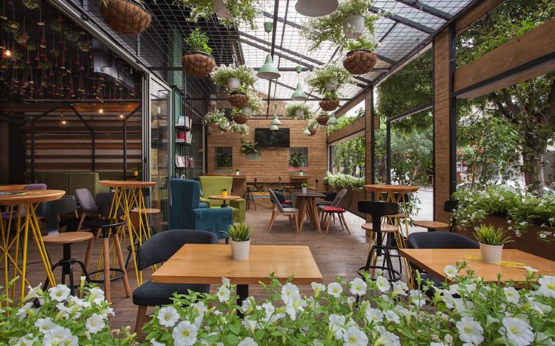Nhược điểm khi thiết kế quán trà sữa ở ngoài trời