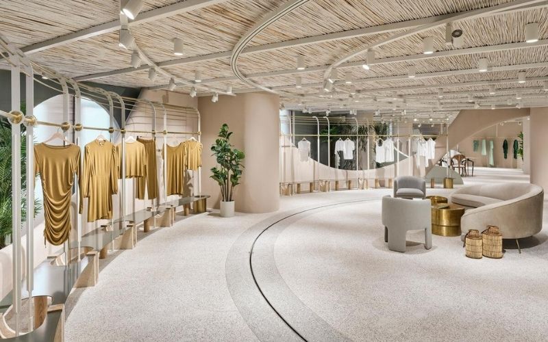 Showroom thời trang phá cách với những đường nét uốn lượn lạ mắt