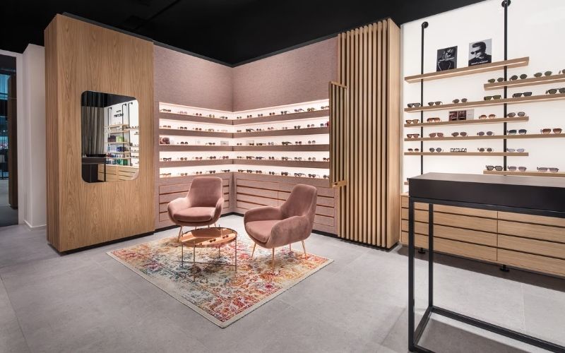 Trưng bày sản phẩm hợp lý trong showroom