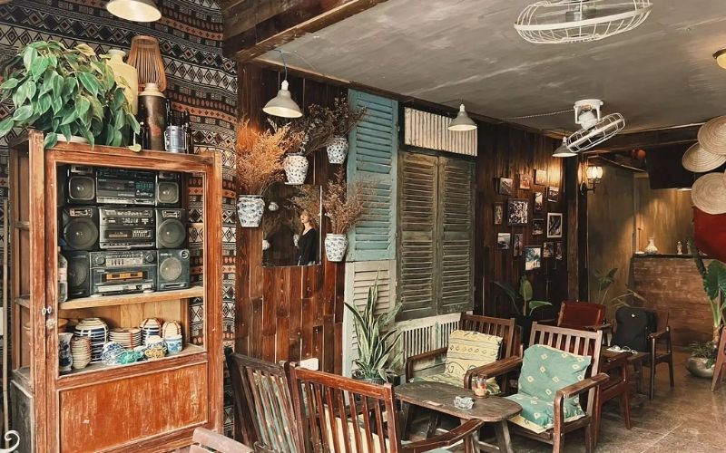 Thiết kế quán trà sữa cổ xưa quay về thời thập niên 80