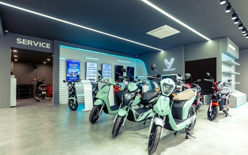 Thiết kế showroom theo phong cách hiện đại, hệ thống đèn nổi bật