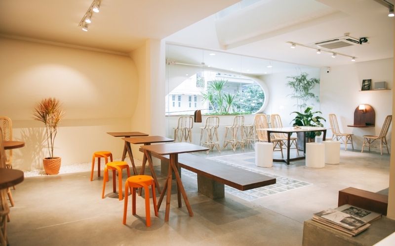 Quán trà sữa Hàn phong cách tối giản, bố trí cây xanh tươi mát