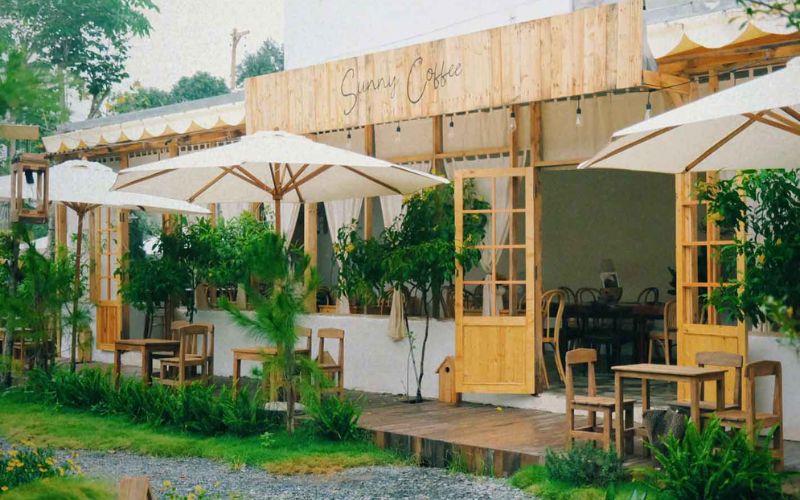 Quán trà sữa ngoài trời xinh xắn với gam màu vàng ấm cúng