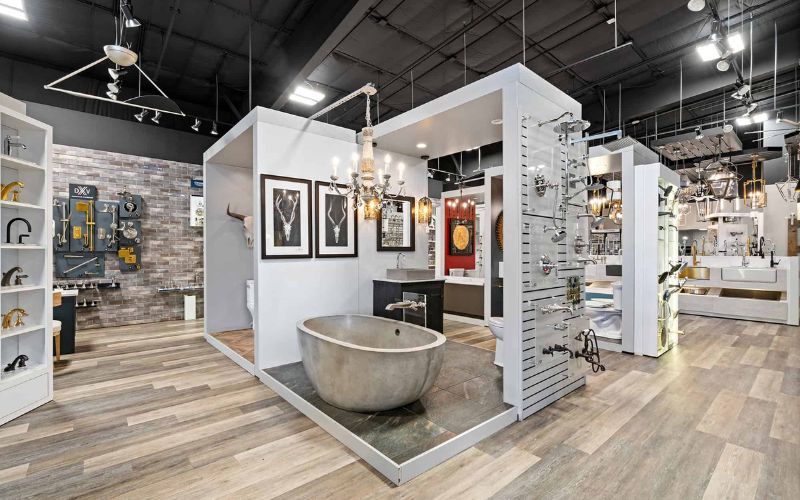 Showroom thiết bị vệ sinh có kệ tủ trưng bày lạ mắt