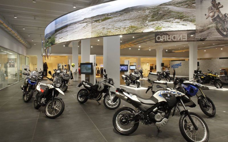 Mẫu showroom xe máy với khu trưng bày hiện đại