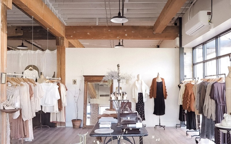 Thiết kế shop thời trang Vintage dạng thô mộc