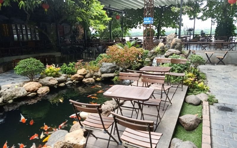 Quá cafe cá Koi kết hợp sân vườn thoáng mát