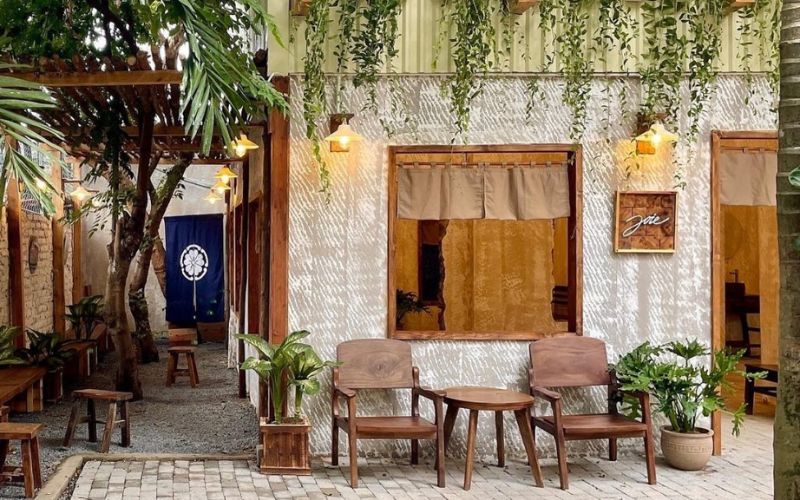 Quán cafe sân vườn kiểu Nhật hoài cổ với màu sắc tối giản