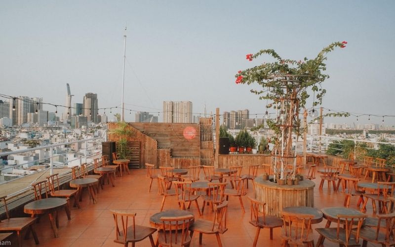 Quán cafe trên sân thượng phong cách Bohemian