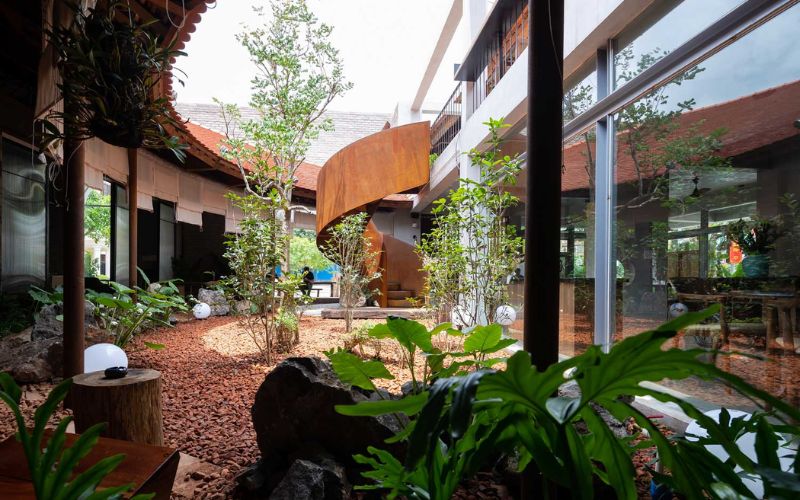 Quán cafe sân vườn hiện đại với không gian được bố trí dịu mắt