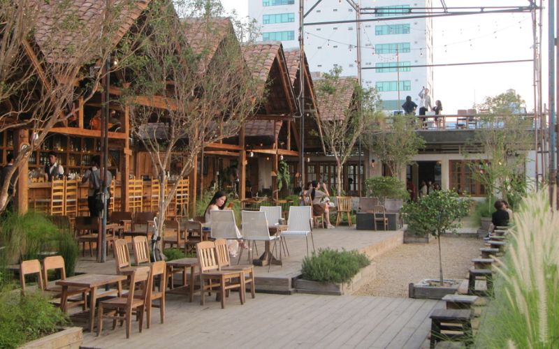 Quán cafe sân thượng tối giản với thiết kế các khu vực đầy mới lạ