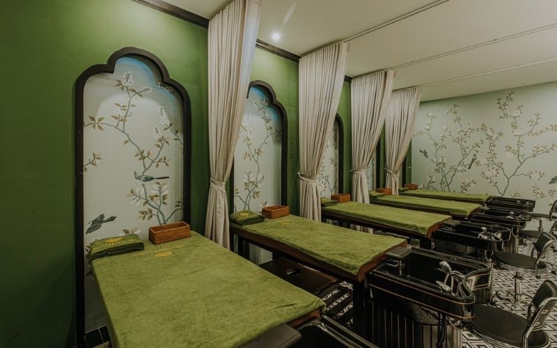 Spa gội đầu phong cách Indochine với gam màu xanh rêu ấn tượng
