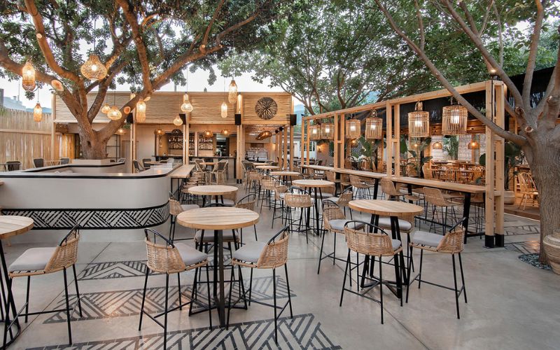 Quán cafe sân vườn không gian mở với nội thất đan mây độc đáo
