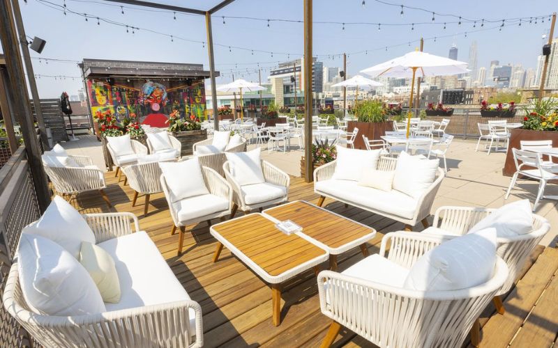 Bố trí âm thanh, ánh sáng hợp lý cho quán cafe
