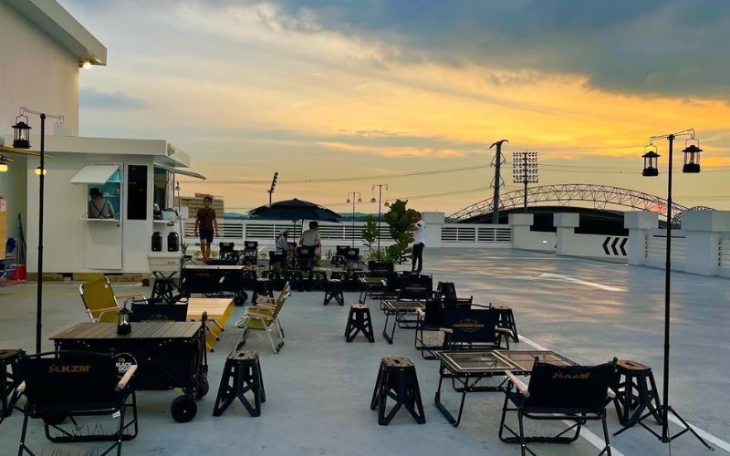 Quán cafe sân thượng kiểu Hàn kết hợp acoustic đầy lãng mạn