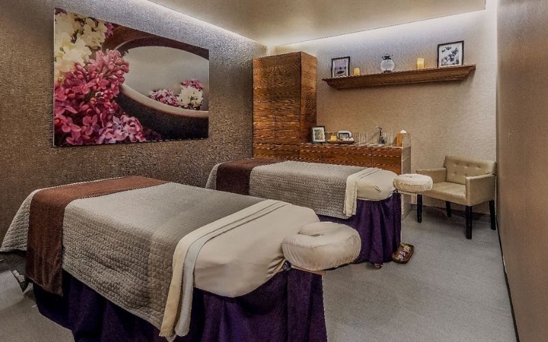 Spa gội đầu phong cách Vintage với gam màu xám ấn tượng