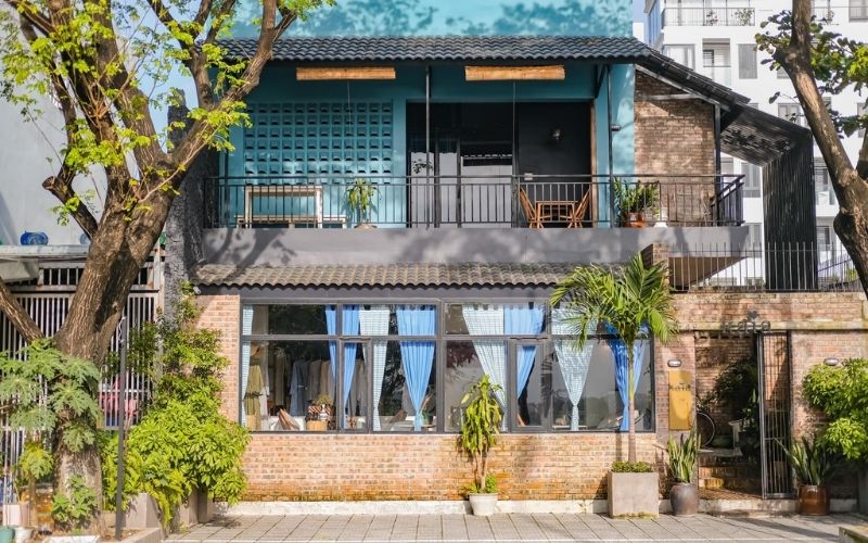 Quán cafe góc phố phong cách tối giản với gam màu xanh ấn tượng