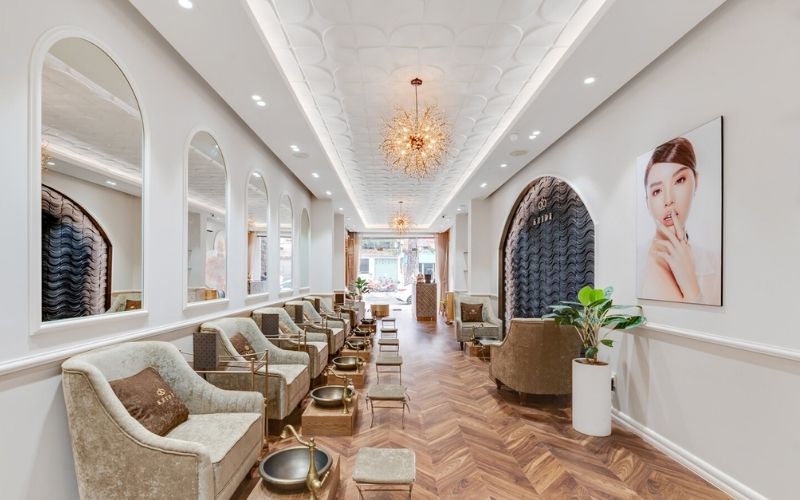 Tệm nail phong cách Tân cổ điển gam màu xám cho người mệnh Kim