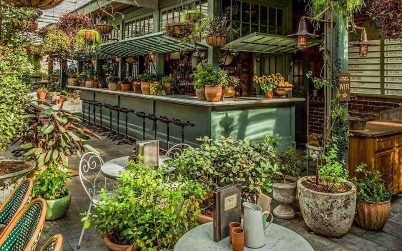 Quán cafe sân vườn phong cách cổ điển với nội thất hoài cổ