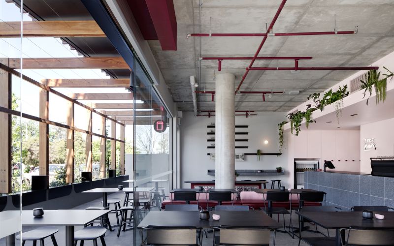 Quán cafe 100m2 phong cách công nghiệp có không gian mở