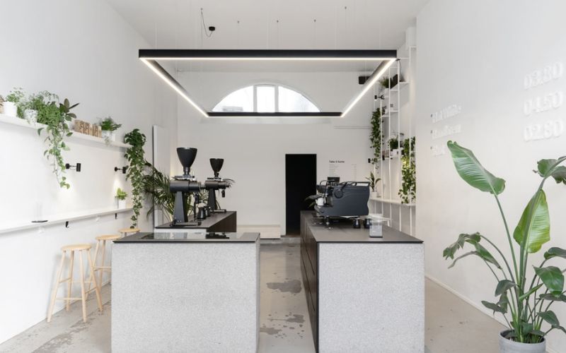 Quán cafe mặt tiền 5m phong cách hiện đại với nội thất tiện nghi