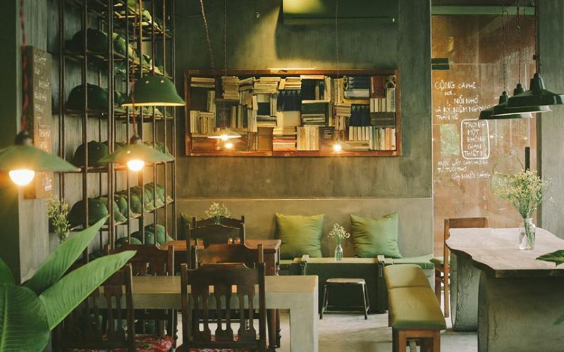 Thiết kế mặt tiền quán cafe 5m phong cách Retro với sách