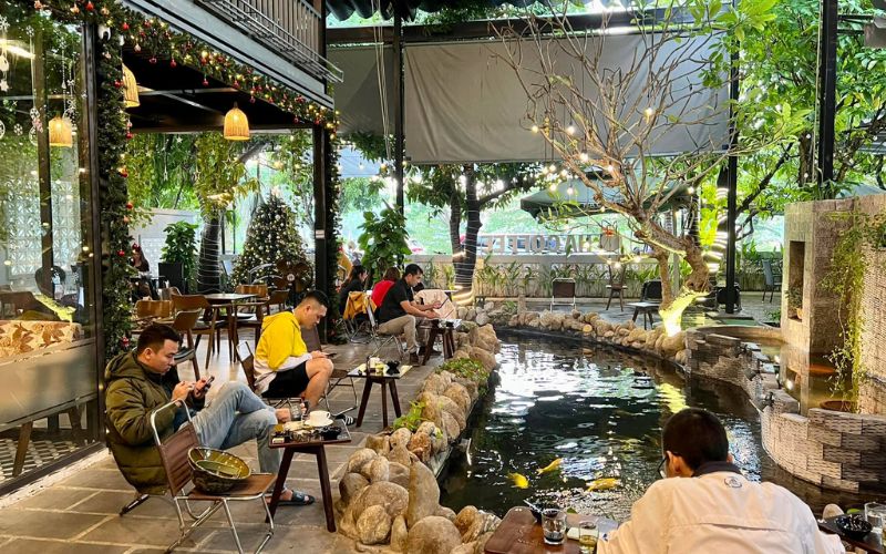 Chọn nội thất quán cafe cá koi hợp lý