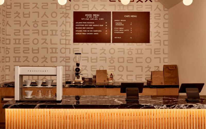 Quán cafe mặt tiền 5m phong cách Hàn với gam màu trung tính, nhẹ nhàng