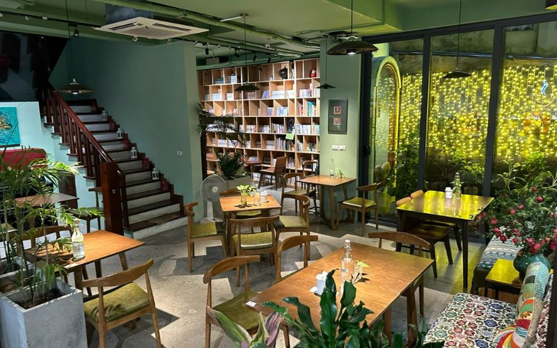 Quán cafe 2 tầng sân vườn theo phong cách Vintage gần gũi
