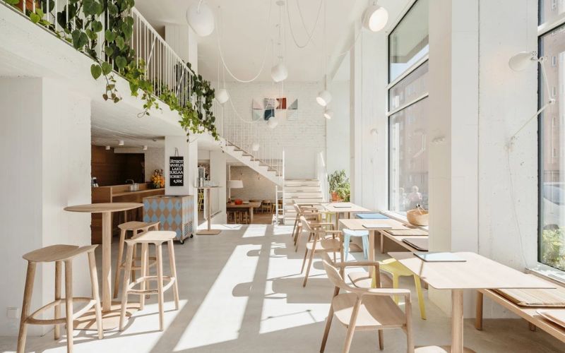 Quán cafe 40m2 phong cách tối giản, gam màu trắng tinh khôi, nhã nhặn