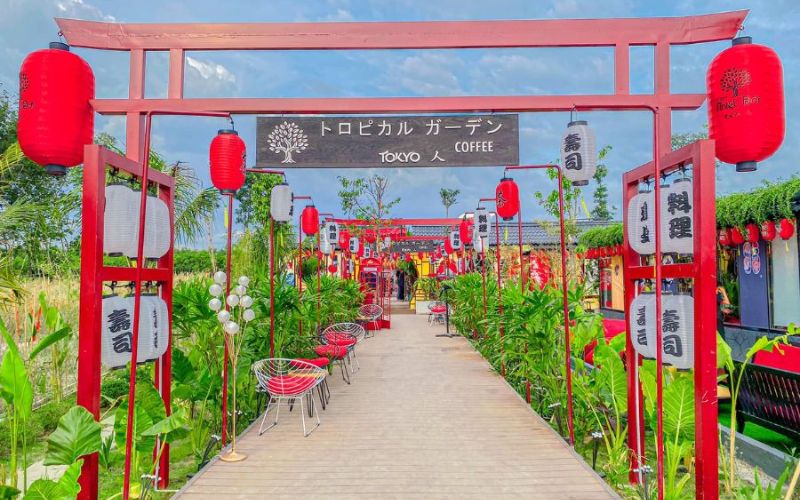 Cổng quán cà phê với thiết kế thanh cột mang đậm văn hóa Nhật