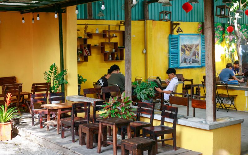 Quán cafe cổ điển thời bao cấp phối cùng phong cách Tropical ấn tượng