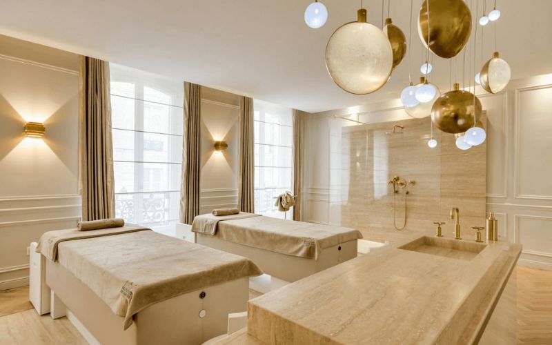 Spa massage tân cổ điển kiểu Anh sang trọng, nhấn điểm đèn thả trần
