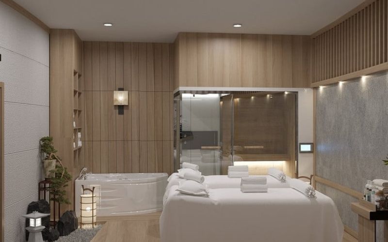 Spa chăm da kiểu Nhật bố trí đèn vàng giúp tạo không khí nhẹ nhàng