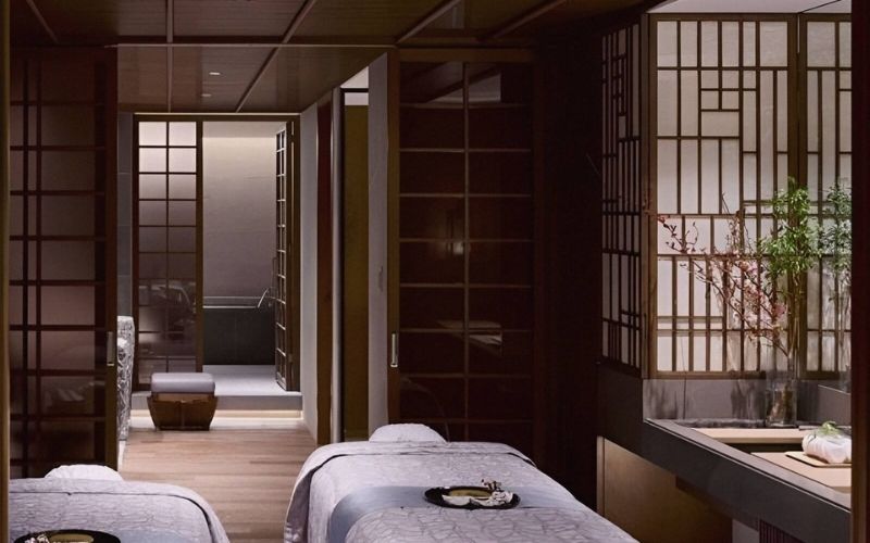 Không gian spa massage Nhật trang trí các món đồ mỹ nghệ tinh tế