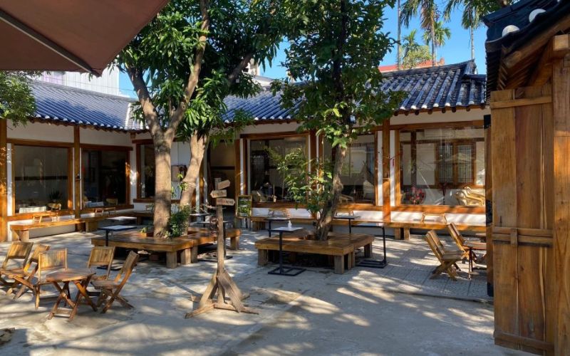 Quán cafe hàn quốc sân vườn tạo cảm giác bình yên
