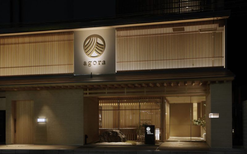 Mặt tiền spa Nhật sử dụng nội thất gỗ mang lại vẻ đẹp tối giản