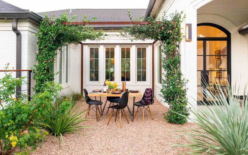 Quán trà sữa sân vườn tối giản decor tiểu cảnh thơ mộng