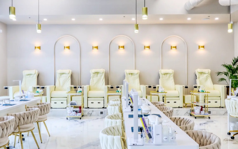 Chi phí nhân sự phụ thuộc vào quy mô của tiệm nail