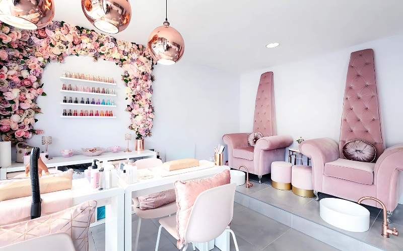 Hoạt động quảng cáo giúp cửa tiệm nail được nhiều người biết đến