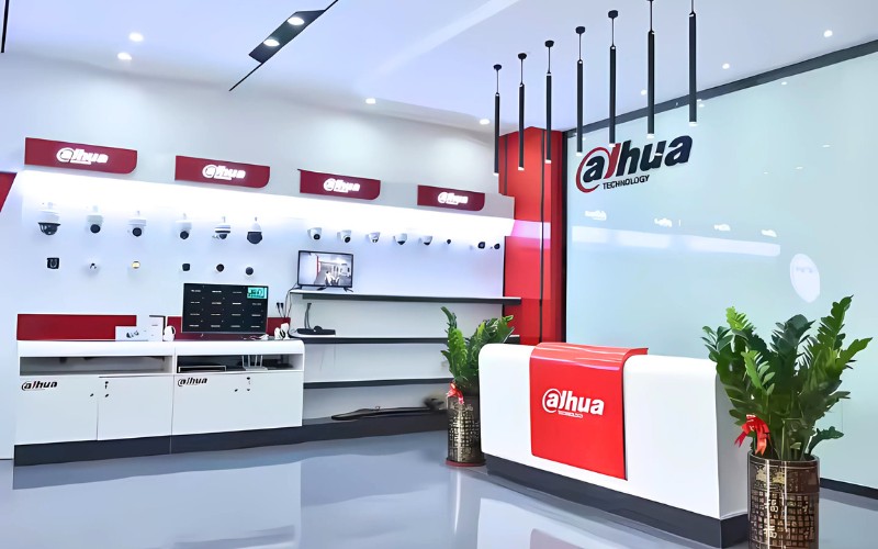Màu sắc nổi bật bắt mắt của cửa hàng camera xu hướng mới