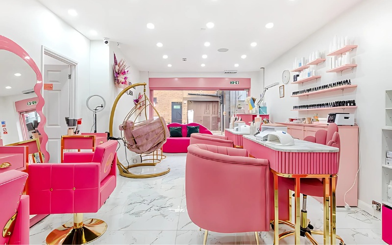 Tiệm nail màu hồng dễ thương nhưng vẫn giữ được nét sang trọng